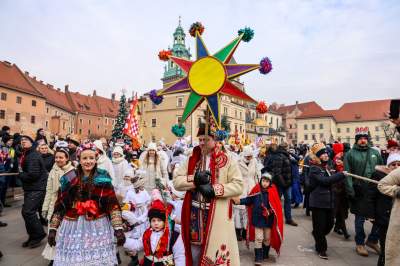 Orszak Trzech Króli w Krakowie: tłumy na Rynku Głównym - zdjęcie 4