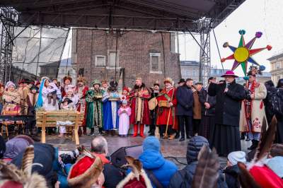 Orszak Trzech Króli w Krakowie: tłumy na Rynku Głównym - zdjęcie 18