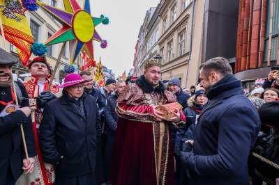 Orszak Trzech Króli w Krakowie: tłumy na Rynku Głównym - zdjęcie 11