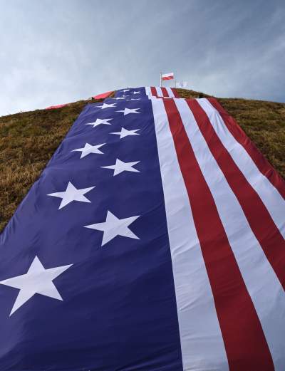 Amerykańska flaga na Kopcu Kościuszki, ambasador USA przeciął wstęgę - zdjęcie 24