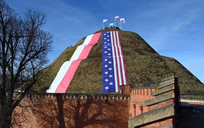 Amerykańska flaga na Kopcu Kościuszki, ambasador USA przeciął wstęgę - zdjęcie 15
