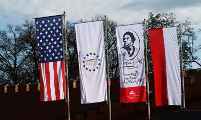 Amerykańska flaga na Kopcu Kościuszki, ambasador USA przeciął wstęgę - zdjęcie 2