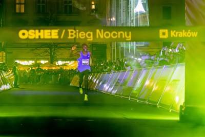 Niesamowita atmosfera nocnego biegania w Krakowie - zdjęcie 15