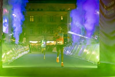 Niesamowita atmosfera nocnego biegania w Krakowie - zdjęcie 17