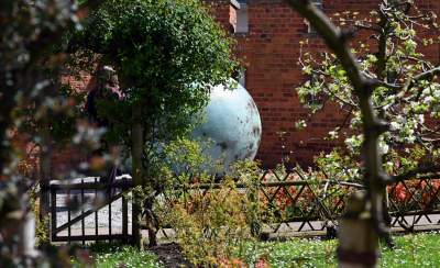 Niesamowite obiekty w ogrodach wawelskich. To trzeba zobaczyć - zdjęcie 16