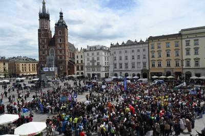 Studenci przedstawili swoje żądania. Barwny pochód przeszedł przez Kraków - zdjęcie 13