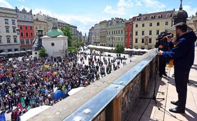Studenci przedstawili swoje żądania. Barwny pochód przeszedł przez Kraków - zdjęcie 20
