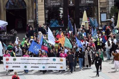 Studenci przedstawili swoje żądania. Barwny pochód przeszedł przez Kraków - zdjęcie 12