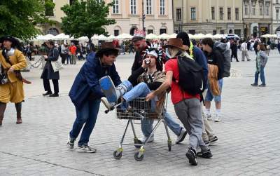 Studenci przedstawili swoje żądania. Barwny pochód przeszedł przez Kraków - zdjęcie 8