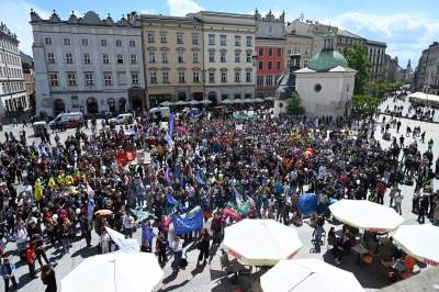 Studenci przedstawili swoje żądania. Barwny pochód przeszedł przez Kraków - zdjęcie 24