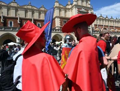 Studenci przedstawili swoje żądania. Barwny pochód przeszedł przez Kraków - zdjęcie 29