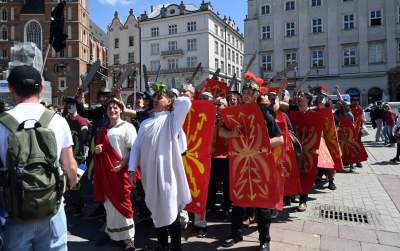 Studenci przedstawili swoje żądania. Barwny pochód przeszedł przez Kraków - zdjęcie 31