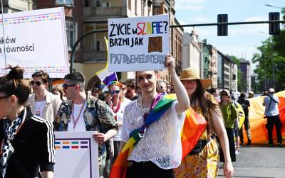 "Nie rzucim ziemi". Tak wyglądał 22. Marsz Równości w Krakowie - zdjęcie 23