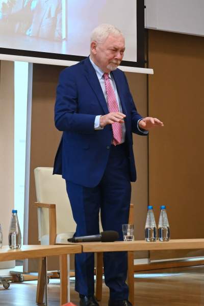 Tłumy na spotkaniu z prof. Jackiem Majchrowskim. Napisał książkę "Bylem prezydentem Krakowa" - zdjęcie 7