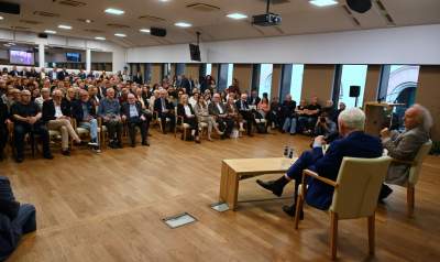 Tłumy na spotkaniu z prof. Jackiem Majchrowskim. Napisał książkę "Bylem prezydentem Krakowa" - zdjęcie 17