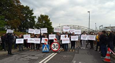 Godzina ciszy w miejscu tragedii. Protest mieszkańców Krakowa - zdjęcie 11