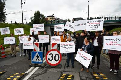 Godzina ciszy w miejscu tragedii. Protest mieszkańców Krakowa - zdjęcie 8