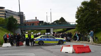 Godzina ciszy w miejscu tragedii. Protest mieszkańców Krakowa - zdjęcie 22