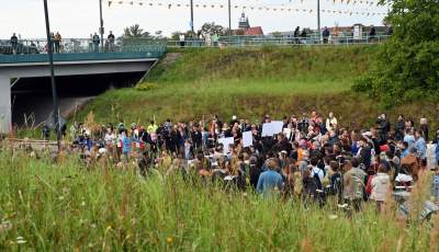 Godzina ciszy w miejscu tragedii. Protest mieszkańców Krakowa - zdjęcie 18