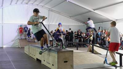 Co oni wyrabiali na Rynku, nawet deszcz ich nie zniechęcił - zdjęcie 39