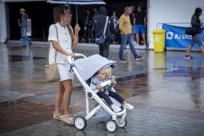 Co oni wyrabiali na Rynku, nawet deszcz ich nie zniechęcił - zdjęcie 9