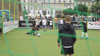 Co oni wyrabiali na Rynku, nawet deszcz ich nie zniechęcił - zdjęcie 35