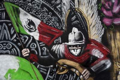 W centrum Krakowa husarz na anakondzie ratuje Ziemię - zdjęcie 5