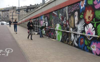 W centrum Krakowa husarz na anakondzie ratuje Ziemię - zdjęcie 24