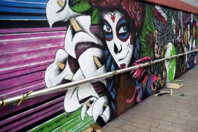 W centrum Krakowa husarz na anakondzie ratuje Ziemię - zdjęcie 1