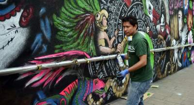 W centrum Krakowa husarz na anakondzie ratuje Ziemię - zdjęcie 21