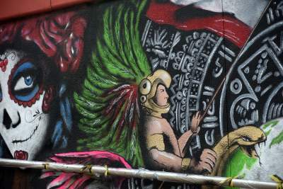 W centrum Krakowa husarz na anakondzie ratuje Ziemię - zdjęcie 2