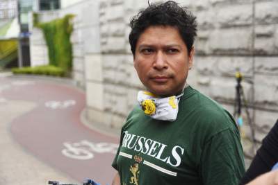 W centrum Krakowa husarz na anakondzie ratuje Ziemię - zdjęcie 18