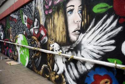 W centrum Krakowa husarz na anakondzie ratuje Ziemię - zdjęcie 23