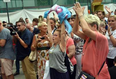 Takiej manifestacji przed magistratem jeszcze nie było - zdjęcie 7