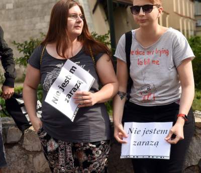 Niemy protest przed krakowską kurią po skandalicznej wypowiedzi metropolity - zdjęcie 19
