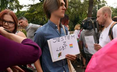 Niemy protest przed krakowską kurią po skandalicznej wypowiedzi metropolity - zdjęcie 13