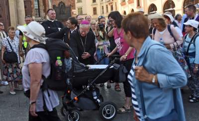 Zgotowali owację dla arcybiskupa Jędraszewskiego - zdjęcie 14