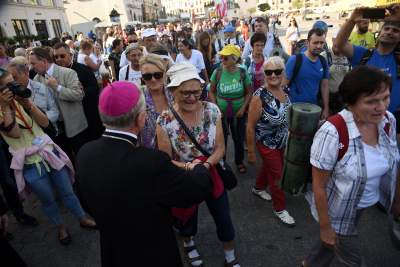 Zgotowali owację dla arcybiskupa Jędraszewskiego - zdjęcie 1