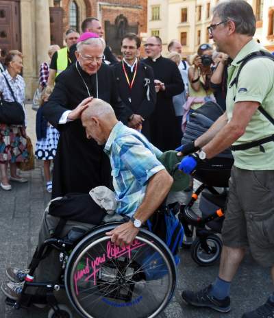 Zgotowali owację dla arcybiskupa Jędraszewskiego - zdjęcie 13