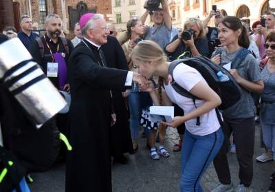 Zgotowali owację dla arcybiskupa Jędraszewskiego - zdjęcie 2
