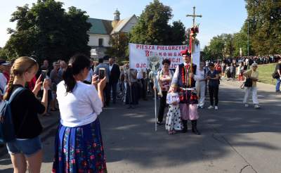 Zgotowali owację dla arcybiskupa Jędraszewskiego - zdjęcie 22