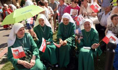 Wiec poparcia dla arcybiskupa. Im słowa o "tęczowej zarazie" się podobają - zdjęcie 10