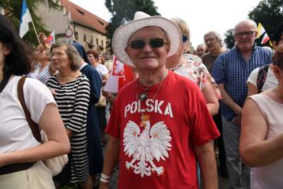 Wiec poparcia dla arcybiskupa. Im słowa o "tęczowej zarazie" się podobają - zdjęcie 27