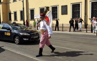 Wiec poparcia dla arcybiskupa. Im słowa o "tęczowej zarazie" się podobają - zdjęcie 14