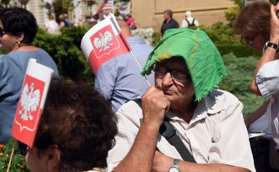 Wiec poparcia dla arcybiskupa. Im słowa o "tęczowej zarazie" się podobają - zdjęcie 8