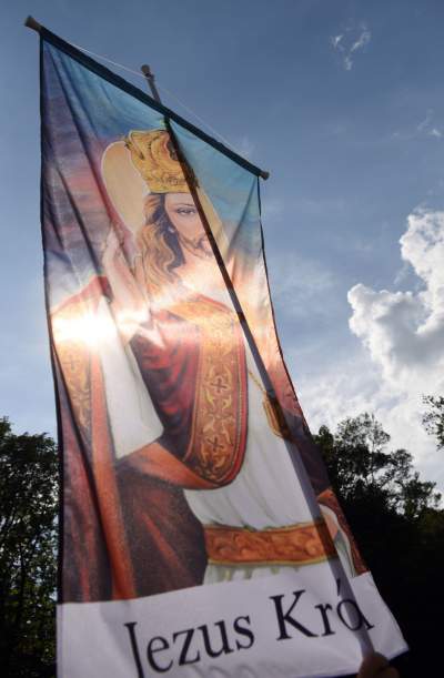 Wiec poparcia dla arcybiskupa. Im słowa o "tęczowej zarazie" się podobają - zdjęcie 11