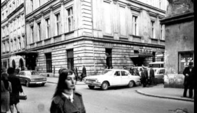 Hotel ,,Grand’’ z 1972 roku,  znajdujący się na rogu ulic Sławkowskiej i św. Tomasza.