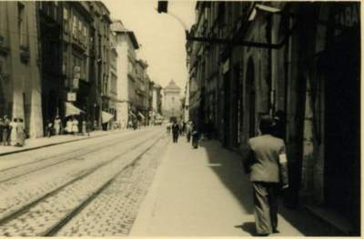 Ulica Floriańska z roku 1940. Widać białą opaskę z gwiazdą Dawida na prawym ramieniu mężczyzny