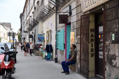 Czas się zatrzymał. Piękna choć zaniedbana ulica... - zdjęcie 5