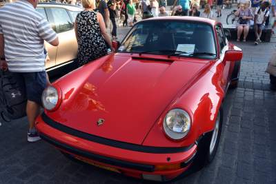 Tym samochodom pozwolono wjechać na Rynek Główny - zdjęcie 3